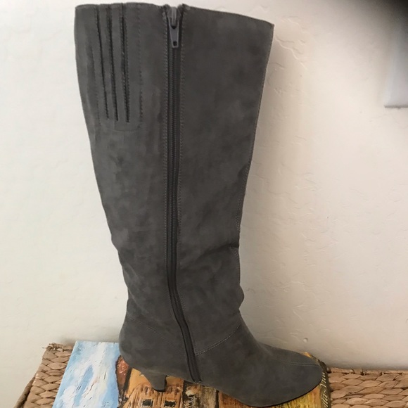 Grey shade boots ... worn once! - Picture 2 of 5